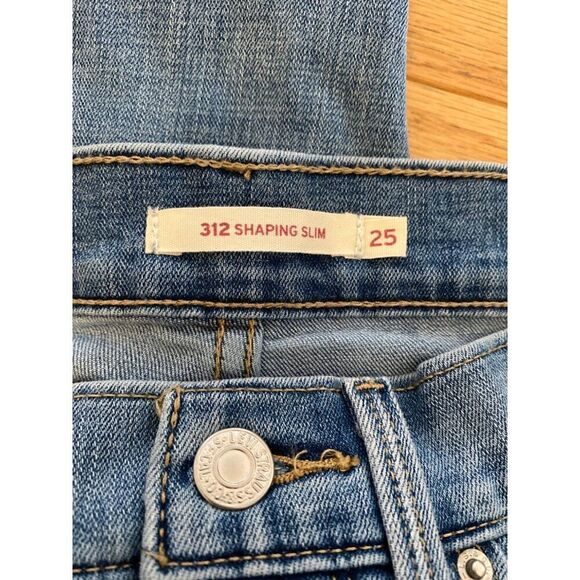 Levi's 312 Shaping Slim light wash juniors mid rise skinny jeans size 25 - Picture 5 of 9